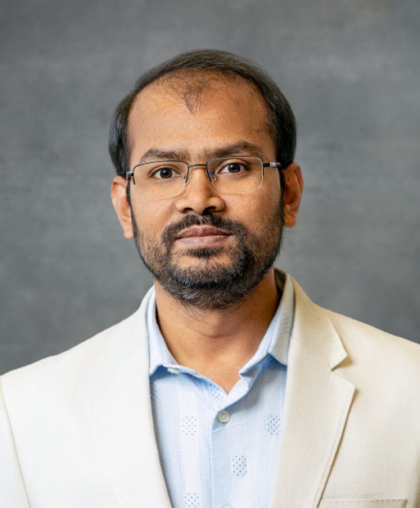 Headshot of Mo Islam